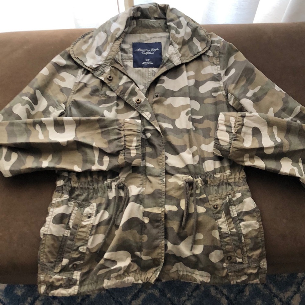 American Eagle, size S, camo rain jacket with hood